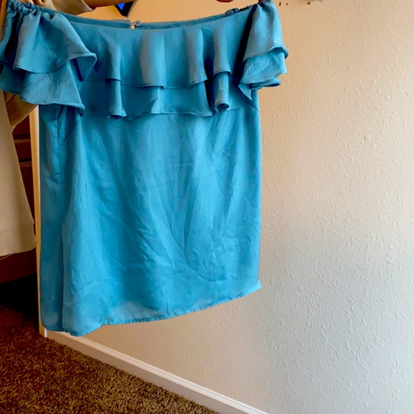 Off shoulder - Picture 2 of 2